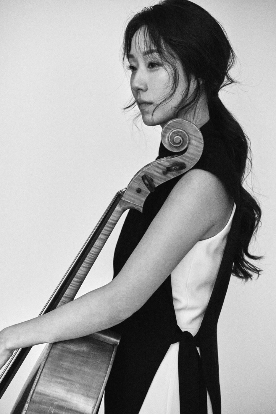 Hong Seung-ah with cello